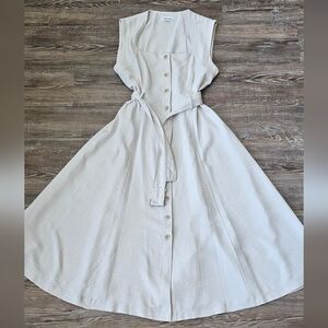 Elegant White Sleeveless Dress